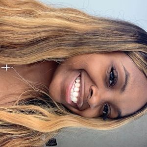 Meet your Posher, Aurie